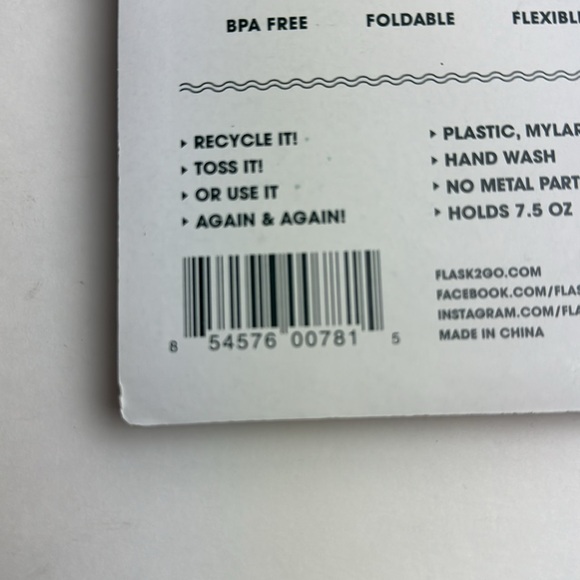 Flask2Go 2 Pack |Red Green White | Flat Flasks | NWT - Picture 3 of 3